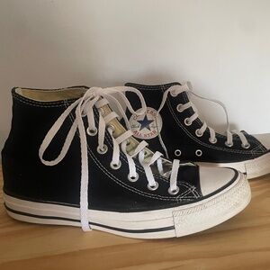 Converse Chuck Taylor High Top Sneakers Black - Like new Women's 7 Men's 5